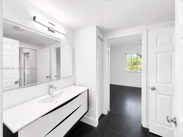 2452 Centergate Drive 102, Miramar, FL 33025