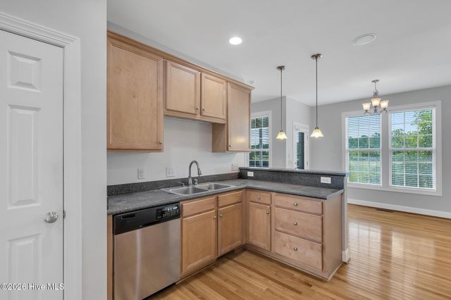 417 Meadowland Circle, Maple Hill, NC 28454