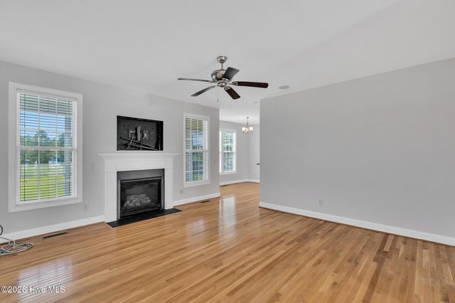 417 Meadowland Circle, Maple Hill, NC 28454