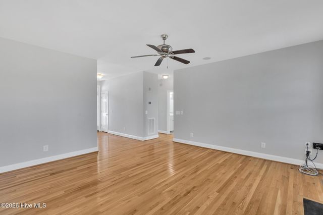 417 Meadowland Circle, Maple Hill, NC 28454