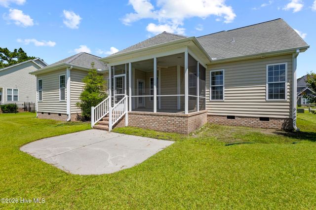 417 Meadowland Circle, Maple Hill, NC 28454