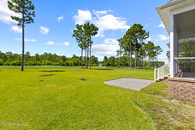 417 Meadowland Circle, Maple Hill, NC 28454