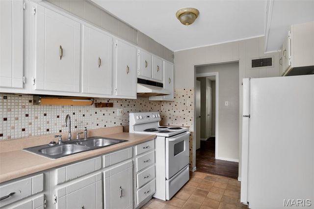 10718 Glen Garry Road, St Louis, MO 63137