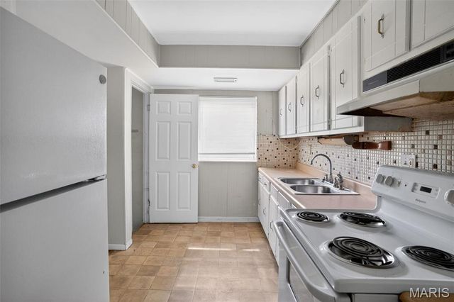10718 Glen Garry Road, St Louis, MO 63137