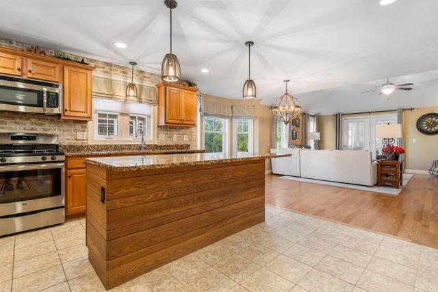 2 Renaissance Circle, Salem, NH 03079