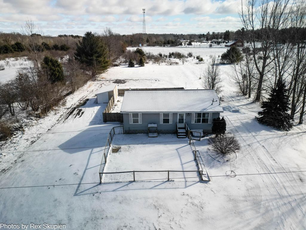 3096 Pillon Road, Dalton Twp, MI 49445