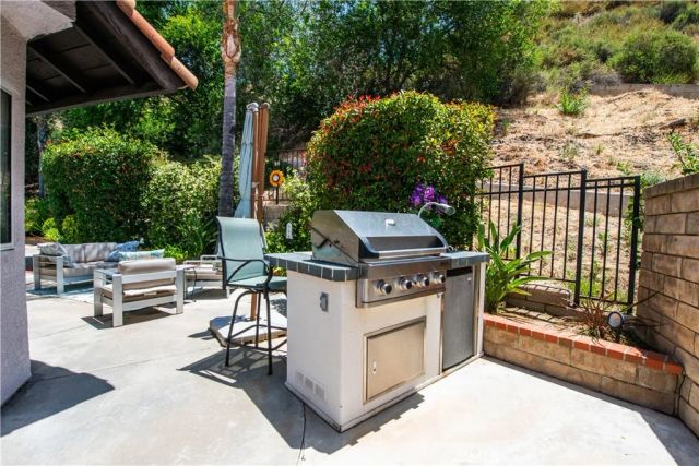 28722 Darrow, Saugus, CA 91390