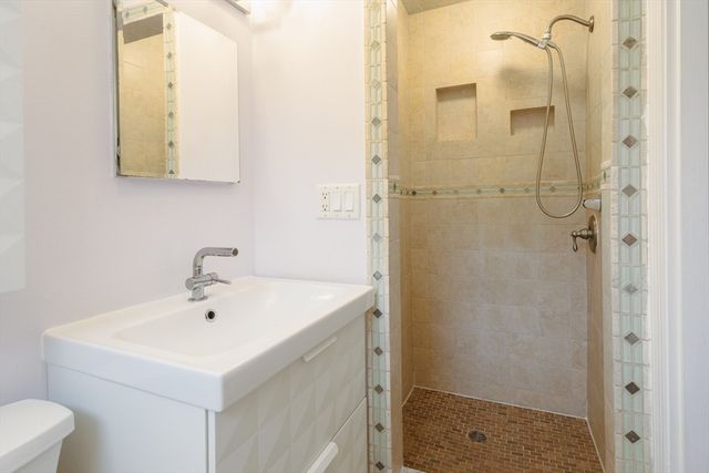 10 Bellwood Way, Framingham, MA 01701