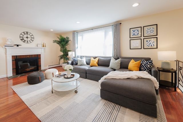 10 Bellwood Way, Framingham, MA 01701