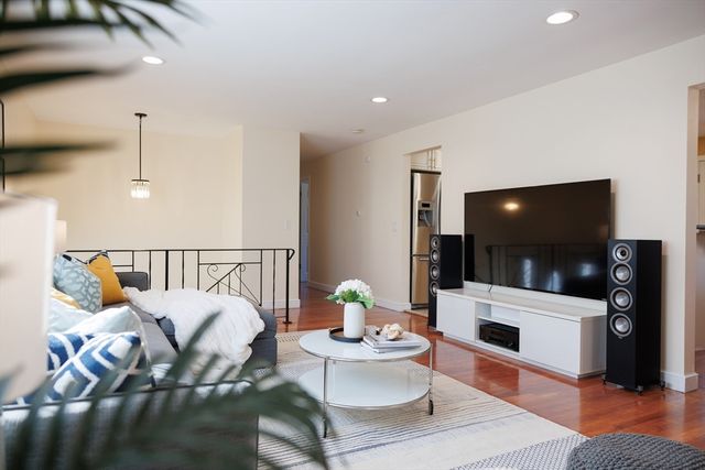 10 Bellwood Way, Framingham, MA 01701