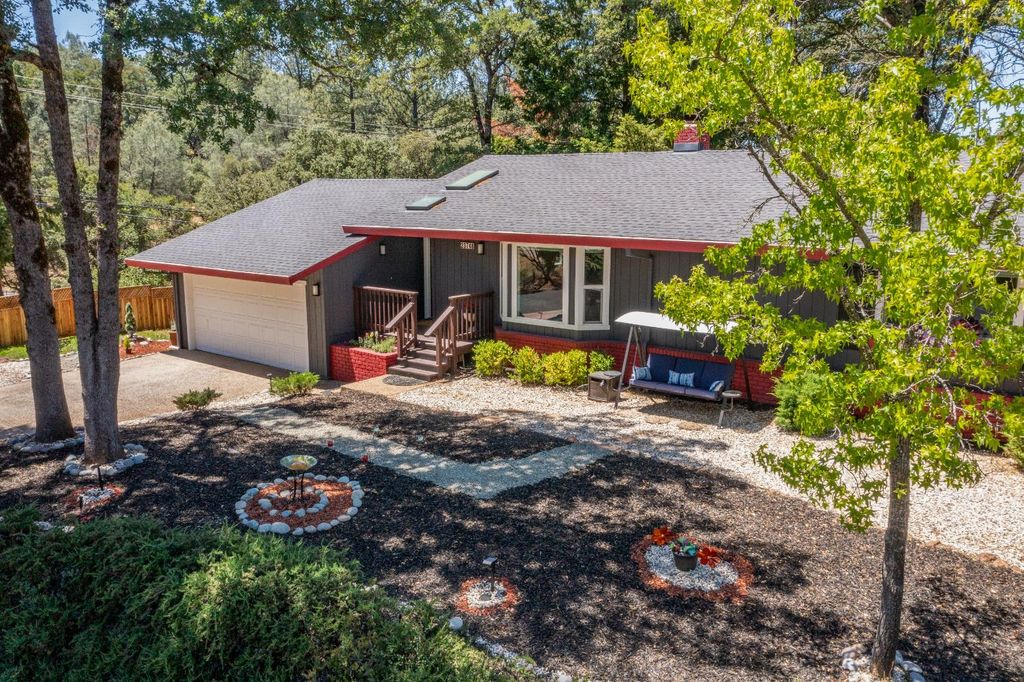 23748 Maple Ct, Lake Of The Pines, CA 95602