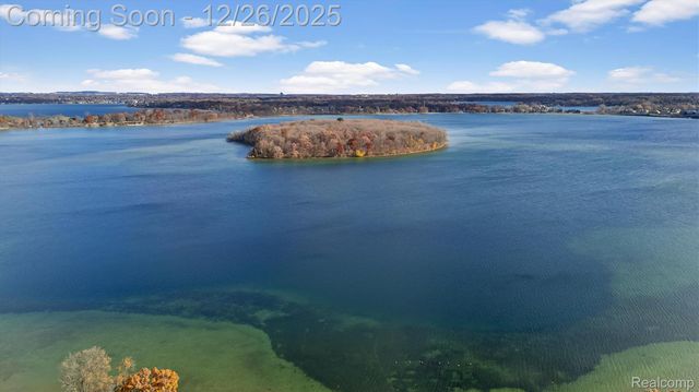 3317 W Shore Drive, Orchard Lake Village, MI 48324