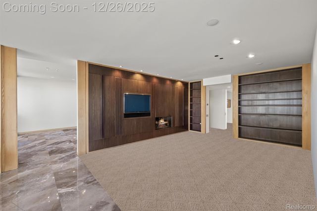 3317 W Shore Drive, Orchard Lake Village, MI 48324