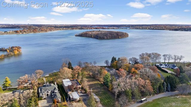 3317 W Shore Drive, Orchard Lake Village, MI 48324
