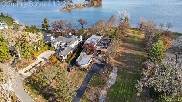 3317 W Shore Drive, Orchard Lake Village, MI 48324