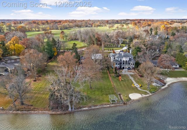 3317 W Shore Drive, Orchard Lake Village, MI 48324