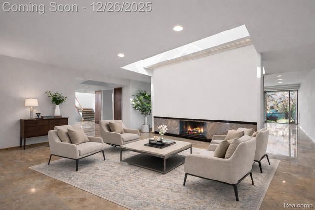 3317 W Shore Drive, Orchard Lake Village, MI 48324