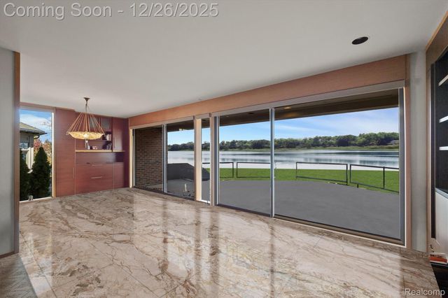 3317 W Shore Drive, Orchard Lake Village, MI 48324