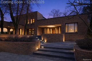 3317 W Shore Drive, Orchard Lake Village, MI 48324