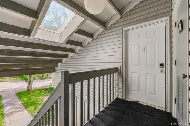 149 Flintlock Way E, Yorktown Heights, NY 10598