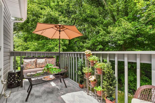 149 Flintlock Way E, Yorktown Heights, NY 10598