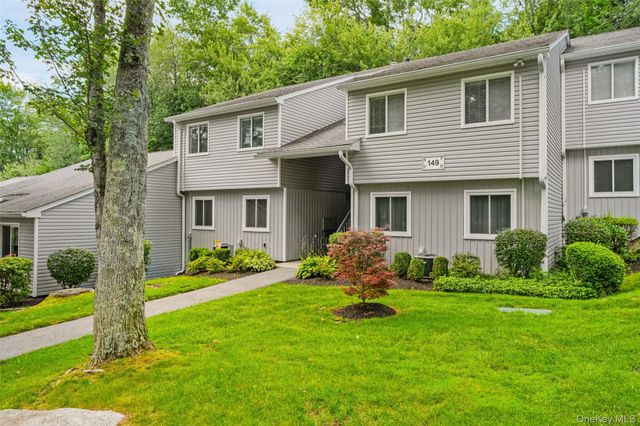 149 Flintlock Way E, Yorktown Heights, NY 10598