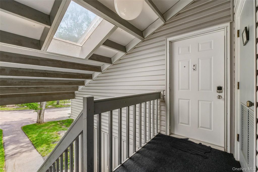 149 Flintlock Way E, Yorktown Heights, NY 10598 — photo 2