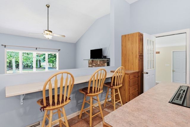 414 Mountain Rd, Holyoke, MA 01040