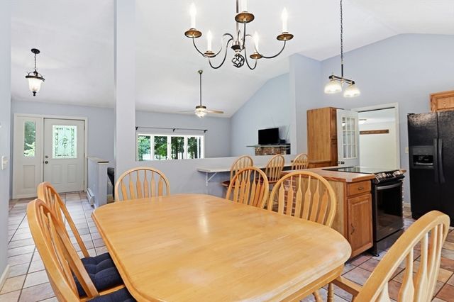 414 Mountain Rd, Holyoke, MA 01040