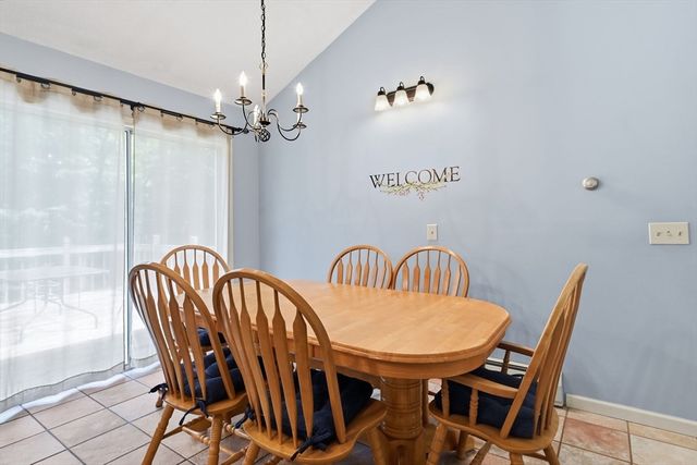 414 Mountain Rd, Holyoke, MA 01040
