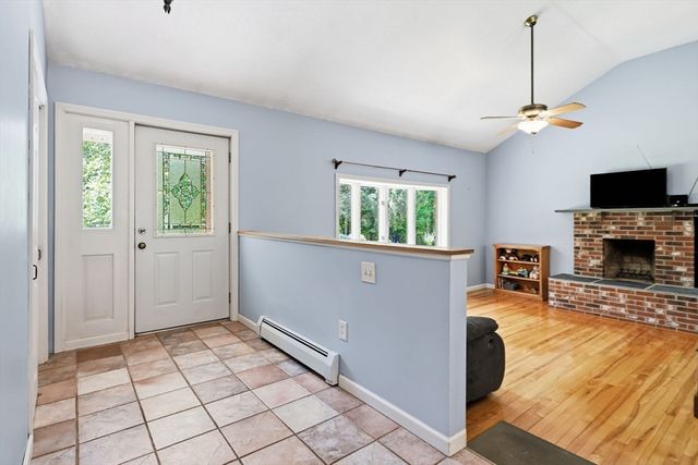 414 Mountain Rd, Holyoke, MA 01040