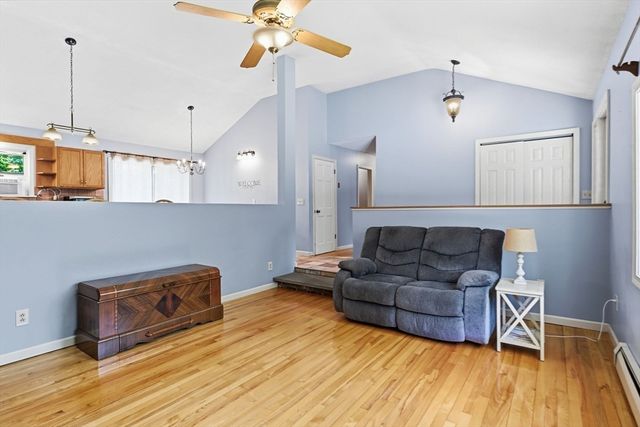 414 Mountain Rd, Holyoke, MA 01040