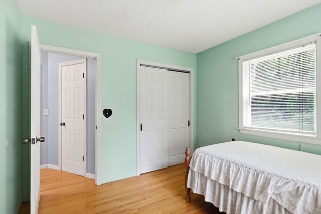 414 Mountain Rd, Holyoke, MA 01040