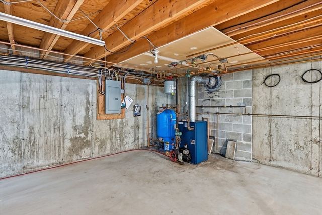 414 Mountain Rd, Holyoke, MA 01040