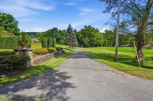 414 Mountain Rd, Holyoke, MA 01040