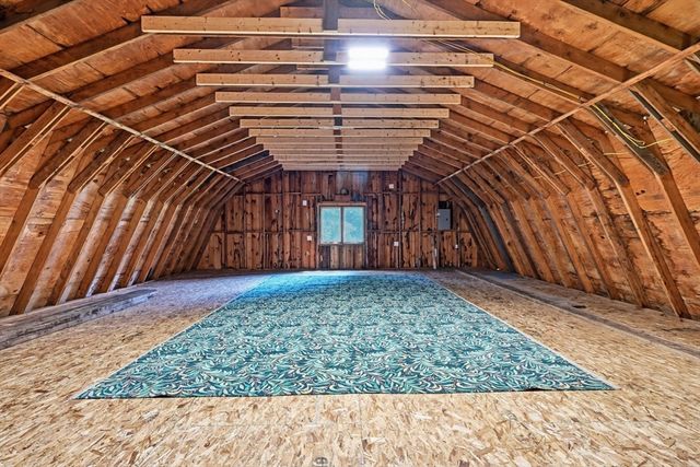 414 Mountain Rd, Holyoke, MA 01040
