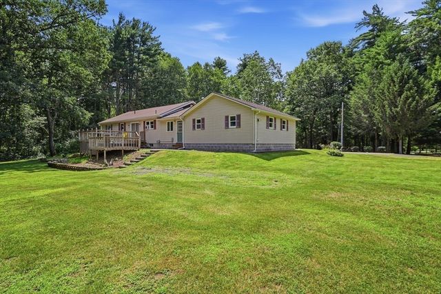 414 Mountain Rd, Holyoke, MA 01040
