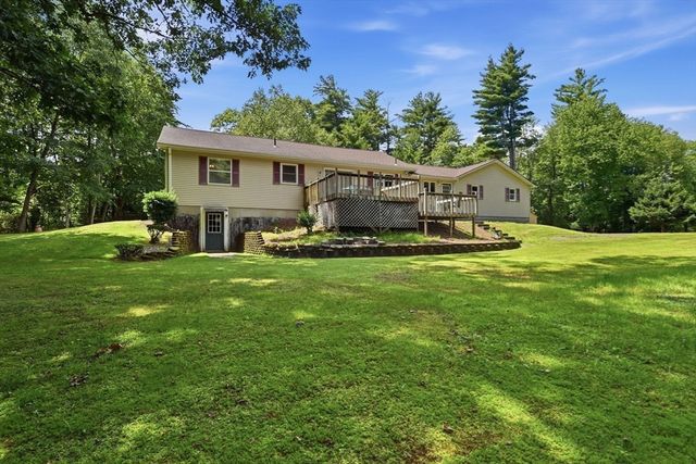 414 Mountain Rd, Holyoke, MA 01040