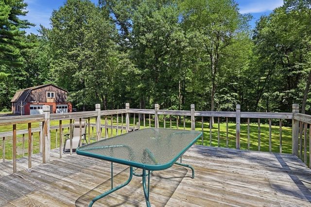 414 Mountain Rd, Holyoke, MA 01040