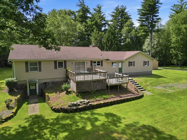 414 Mountain Rd, Holyoke, MA 01040