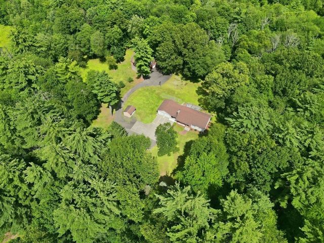 414 Mountain Rd, Holyoke, MA 01040