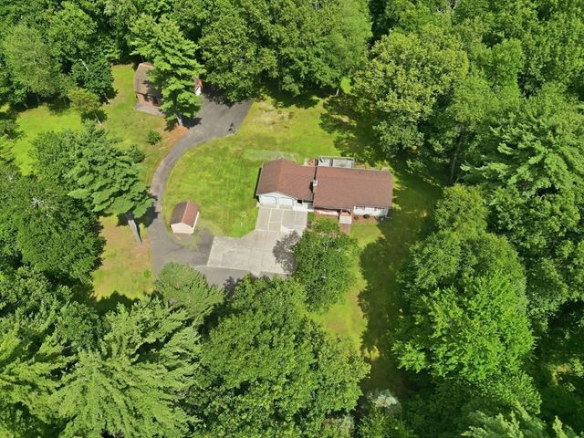 414 Mountain Rd, Holyoke, MA 01040
