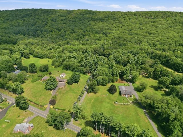 414 Mountain Rd, Holyoke, MA 01040