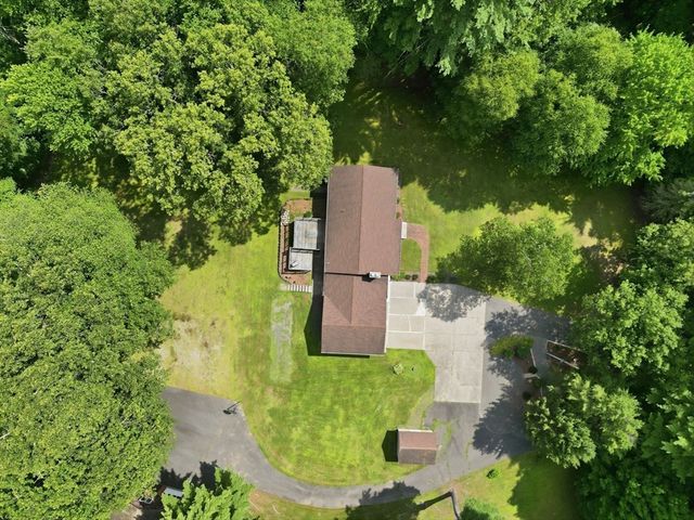 414 Mountain Rd, Holyoke, MA 01040
