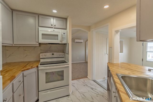 15 Waterview Circle, East Hampton, CT 06424