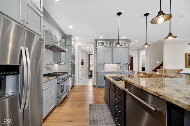 4248 Creekside Pass, Zionsville, IN 46077