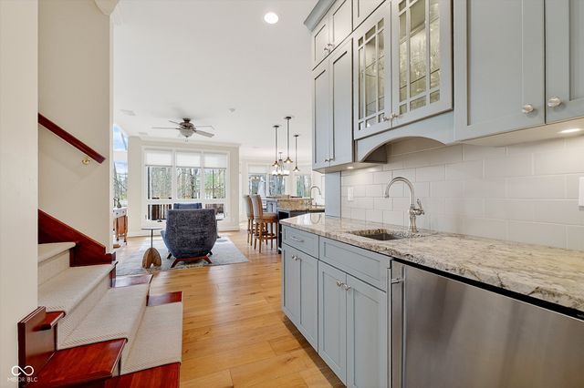 4248 Creekside Pass, Zionsville, IN 46077