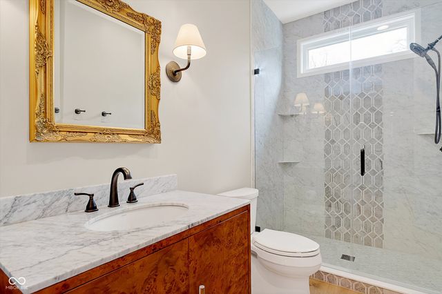 4248 Creekside Pass, Zionsville, IN 46077