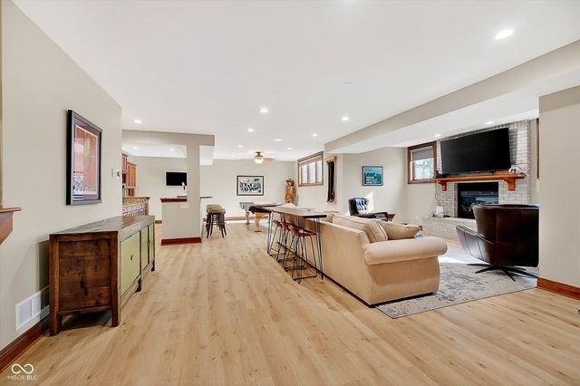 4248 Creekside Pass, Zionsville, IN 46077