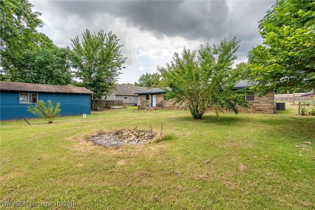 1804 Central Street, Poteau, OK 74953